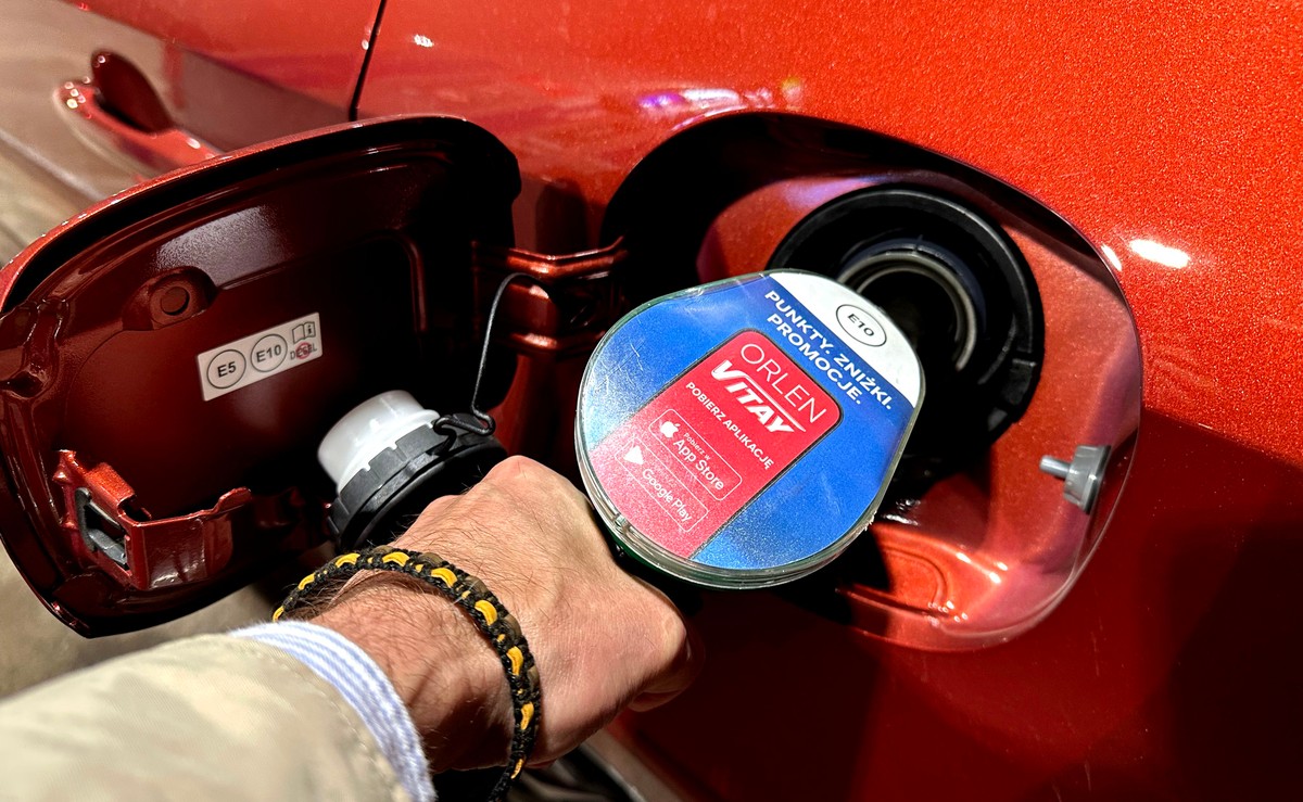 Ceny paliw tankowanie benzyny do samochodu na stacji Orlen