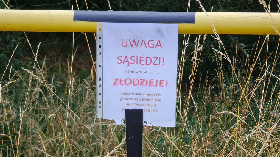 Mieszkańcy wywiesili ogłoszenia z ostrzeżeniem o złodziejach, fot. Codzienny Poznań