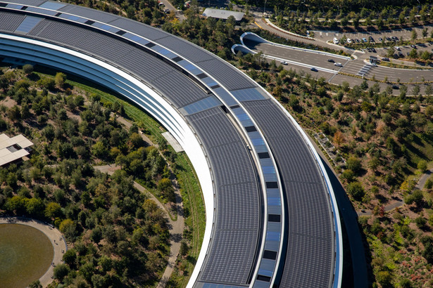 Apple ogłosił, że rezygnuje z wieloletniego projektu budowy elektrycznego samochodu.