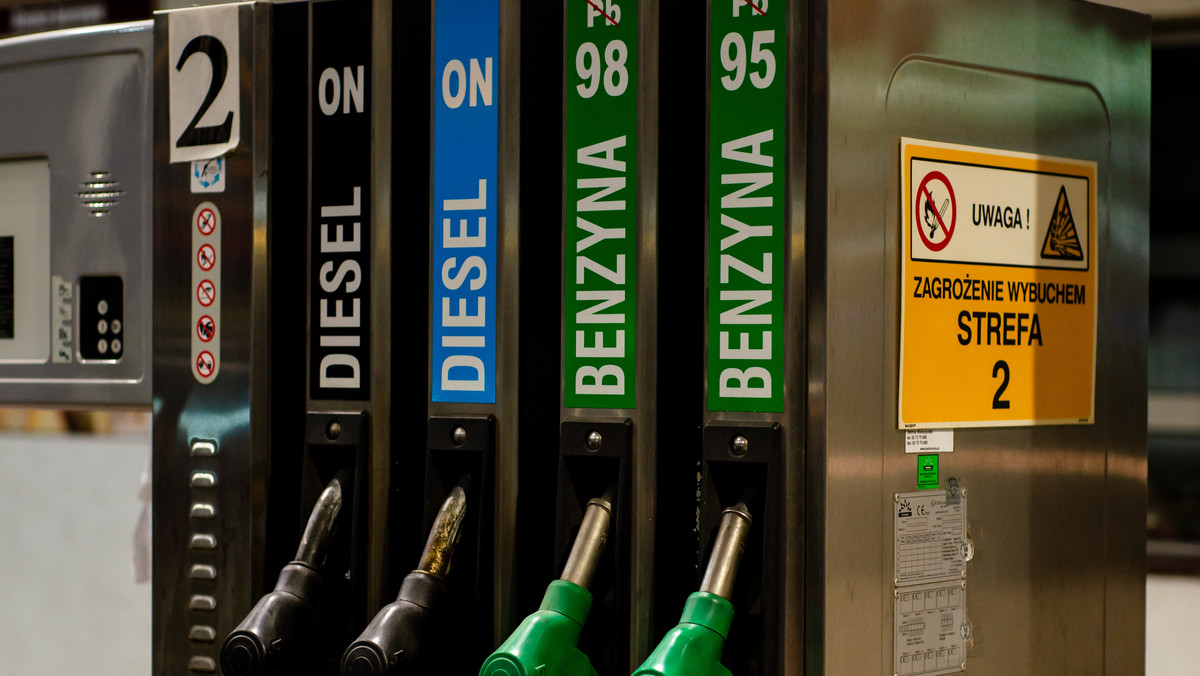 Lawinowo rosną ceny na stacjach benzynowych. "Taniej już było"