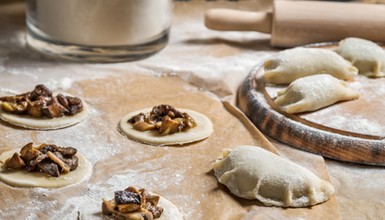 Farsz do pierogów metodą pół na pół. Ewa Wachowicz robi go tylko tak