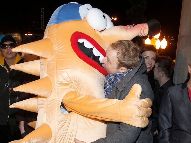 Borys Szyc w czułym uścisku Jeża Jerzego