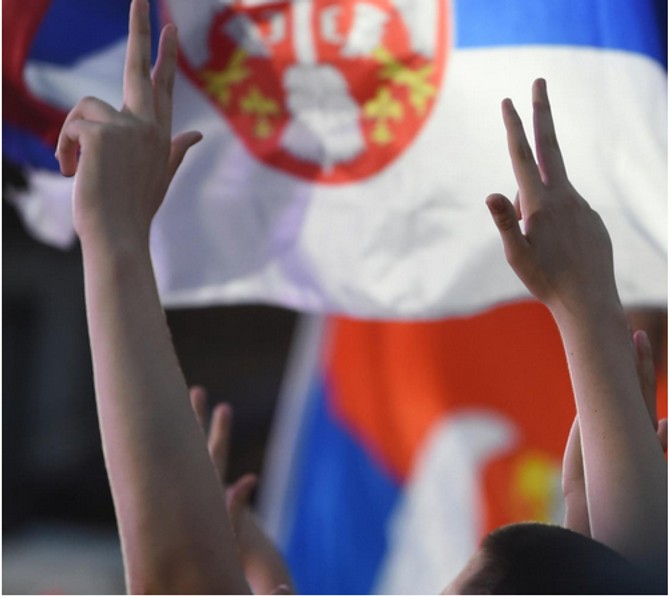 Tri prsta su simbol vere, a ne simbol nacionalizma
