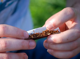 Produkty nikotynowe: Saszetki i snusy uregulowane. Ustawa przeszła, teraz czas na edukację