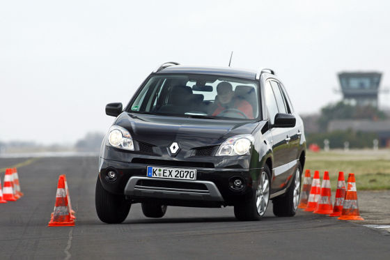 Renault Koleos dCi 150 FAP 4x4: komapktowy SUV, 2,0 l diesel (150 KM), droga hamowania w teście: 40,5 metrów.