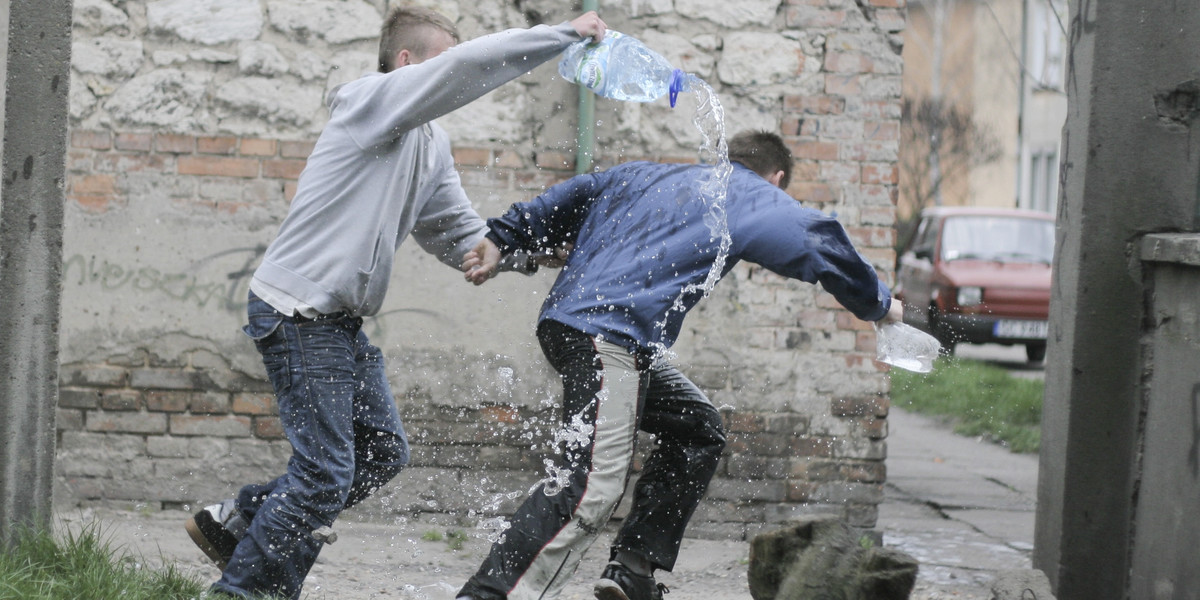 Lany poniedziałek. Tyle zapłacisz za oblewanie wodą w śmigus-dyngus 