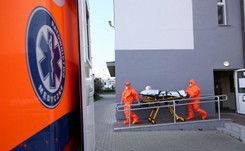 Rośnie liczba zakażonych koronawirusem i ofiar śmiertelnych. Nowe DANE resortu zdrowia [RELACJA NA ŻYWO]