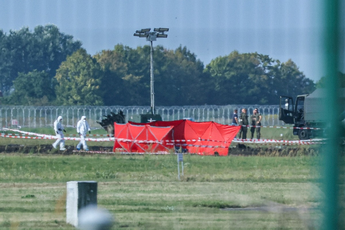 Miejsce katastrofy F-16 na terenie na terenie 42. Bazy Lotnictwa Szkolnego w Radomiu