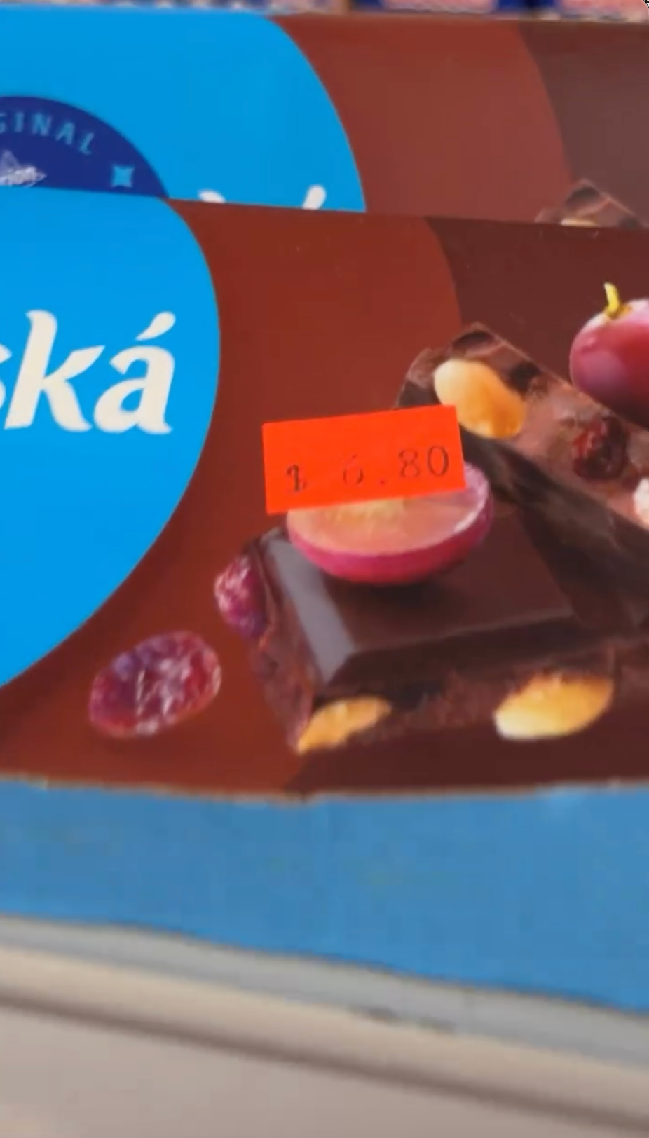 Dávid ukázal ceny slovenských produktov v USA. 