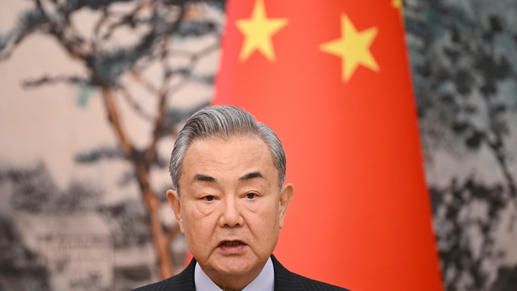 Čínsky minister zahraničných vecí Wang I v Pekingu 27. marca 2025.