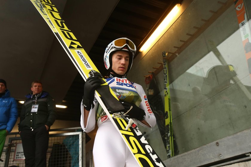 PŚ w Wiśle: Kamil Stoch ma kontuzję. Kolano wciąż go boli