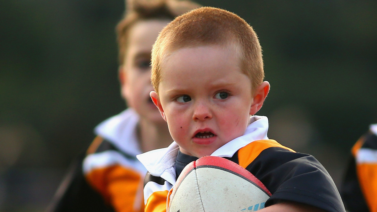 Dzieci grają w rugby