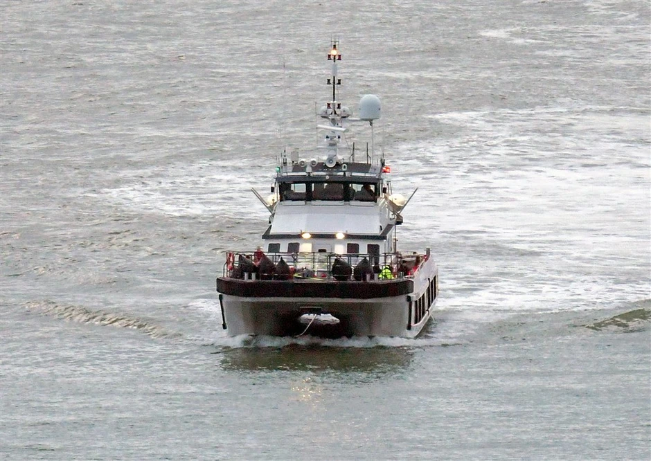 Britanske vlasti prevoze ljude pokupljene u Lamanšu u Doveru u novembru