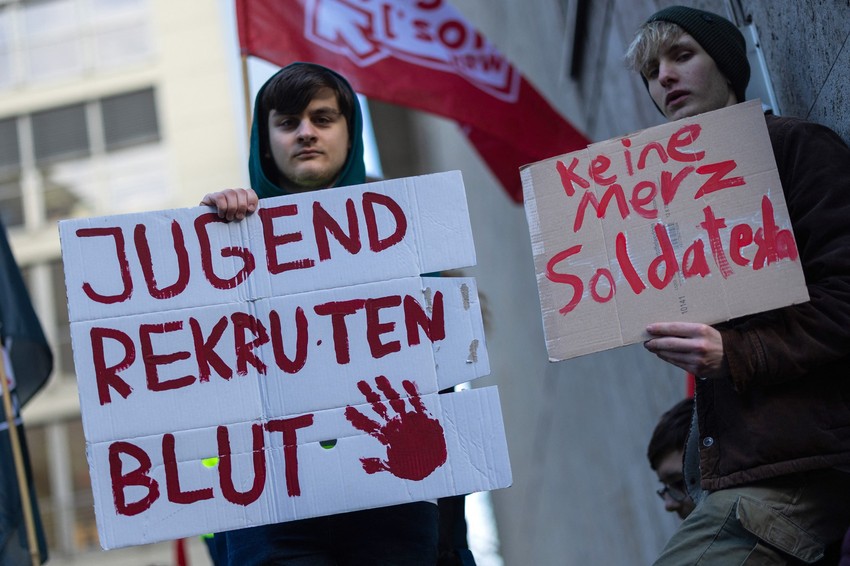 Protest u Kelnu protiv uvođenja vojnog roka u Nemačkoj, 5. decembar 2025.