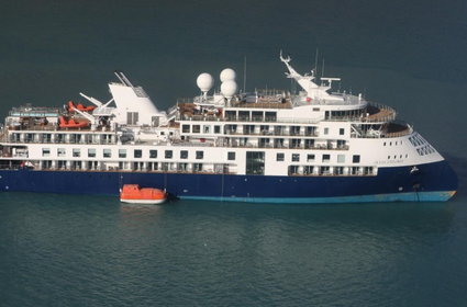 Ponad 200 osób utknęło w Grenlandii po tym, jak luksusowy statek wycieczkowy osiadł na mieliźnie
