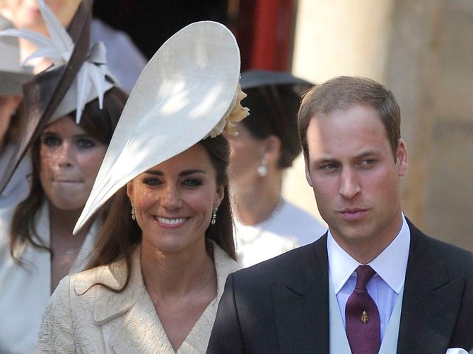 Księżna Catherine i książę William na ślubie Zary Phillips, wnuczki królowej Elżbiety II