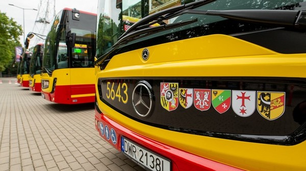 Przewoźnik wyłoniony w przetargu zobowiązany będzie do wprowadzenia do ruchu łącznie 31 fabrycznie nowych autobusów. 