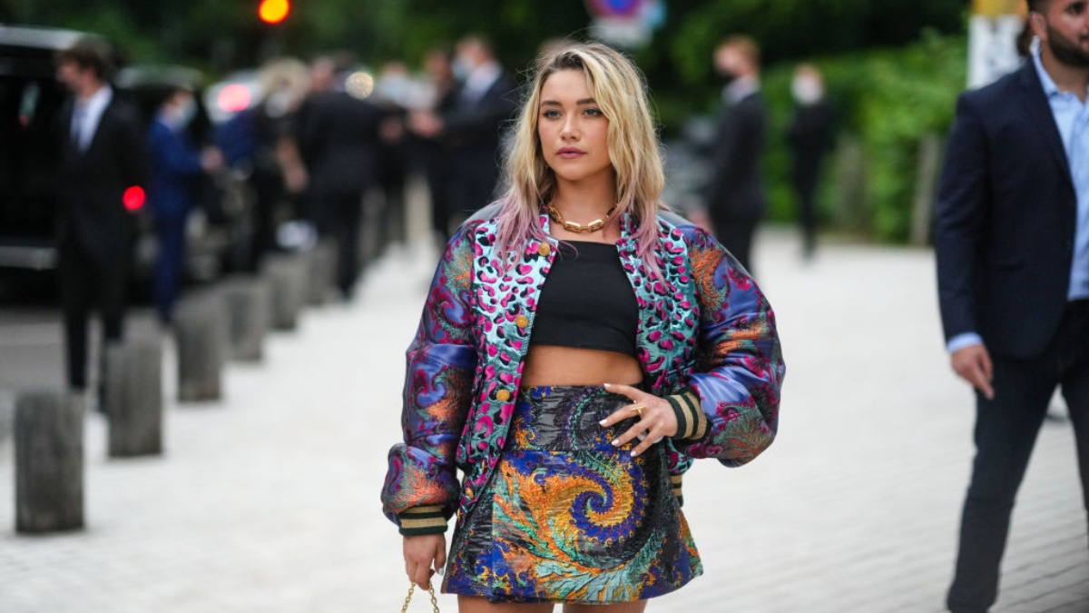 Florence Pugh büszkén megvédte a mellbimbóit