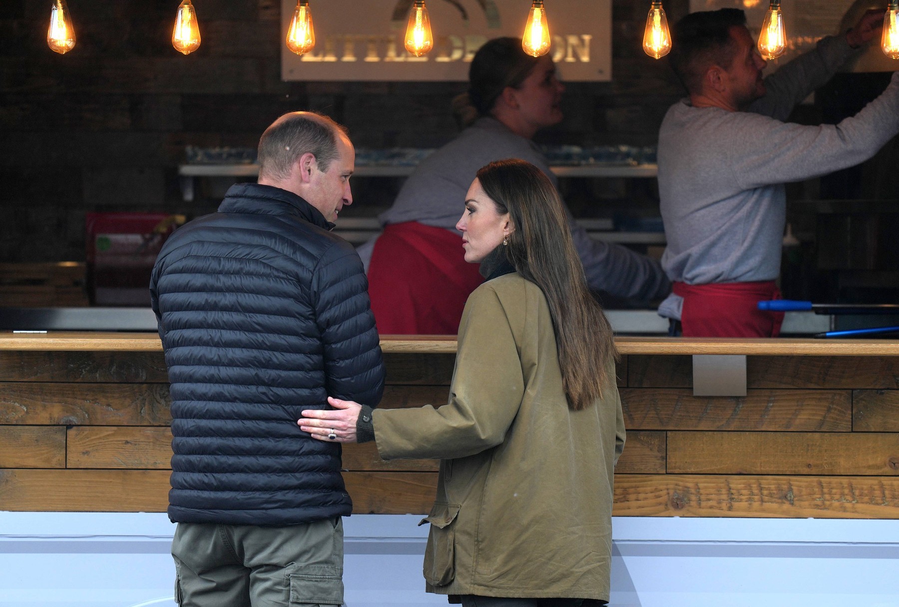 Princ William a princezná Kate navštívili Wales.