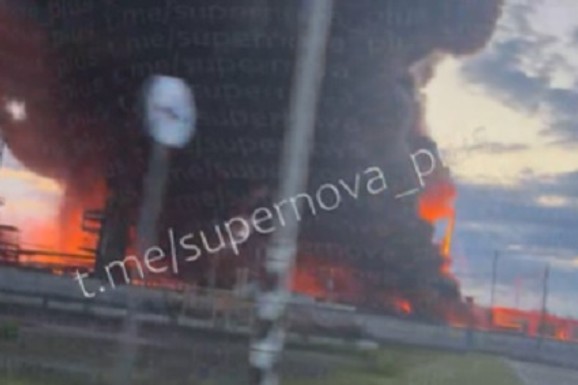 Dramatični snimci iz Rusije nakon ukrajinskih NAPADA DRONOVIMA: Gore rafinerije, EKSPLOZIJE kod "ruskog Amazona"