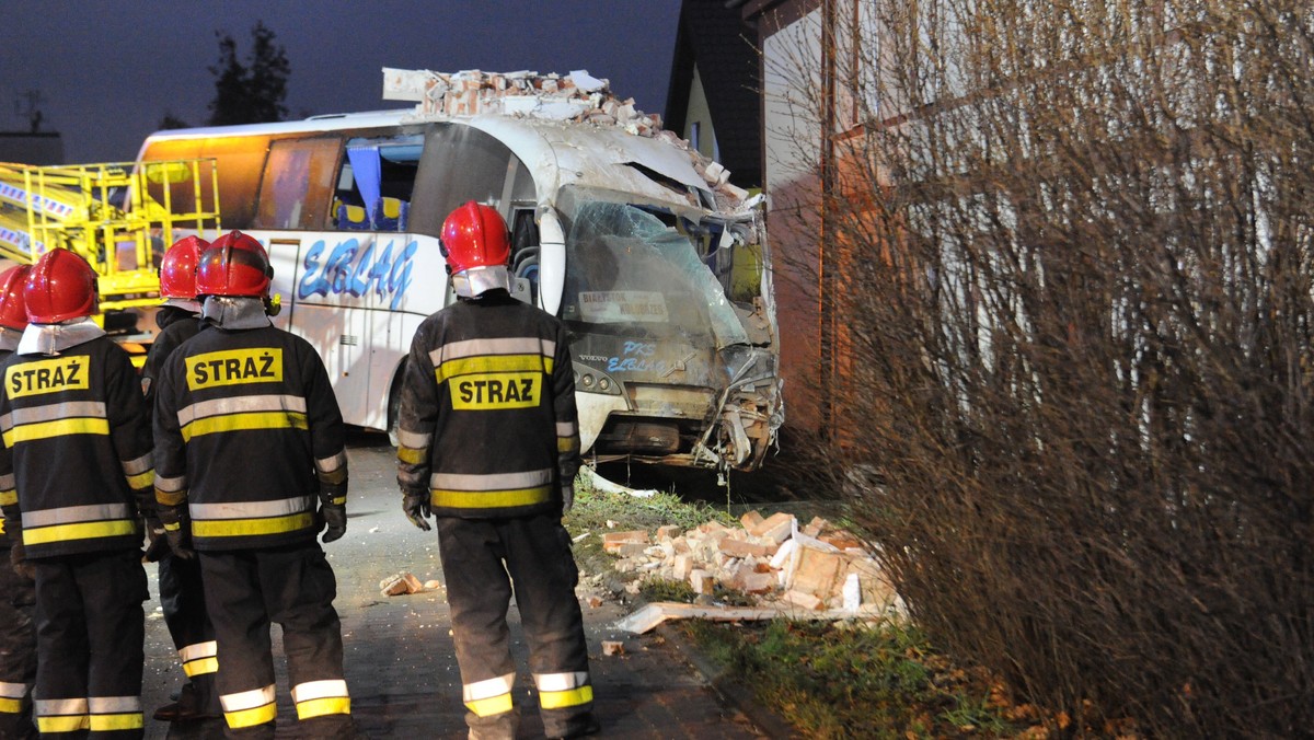 Kolejny biegły w procesie dotyczącym wypadku autokaru z licealistami k. Jeżewa nie dał jednoznacznej odpowiedzi na pytania o zachowanie kierowcy autokaru. Chodziło o to, czy można jednoznacznie przesądzić, że miał on atak padaczki i stracił panowanie nad pojazdem.