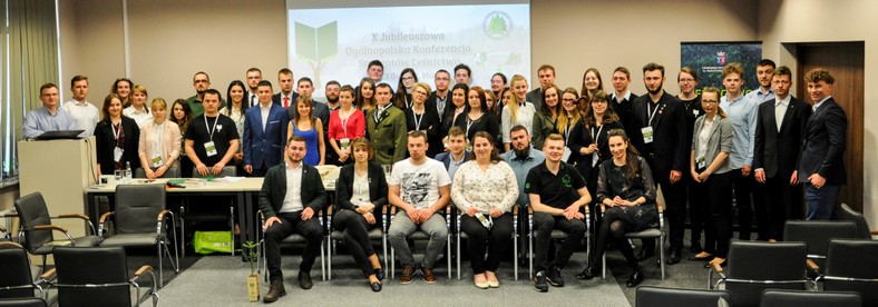 Uczestnicy konferencji po zakończeniu panelu studenckiego