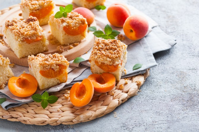 Recept za Ivanjdanski kolač sa kajsijama