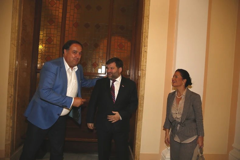 U Skupštinu u posetu stigao je bivši šef poslanika SNS Zoran Babić