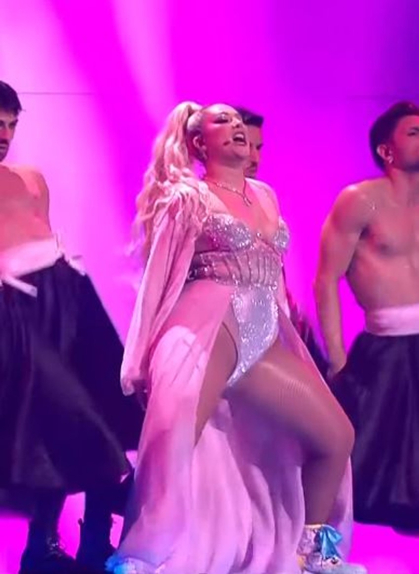 Albanka u polufinalu