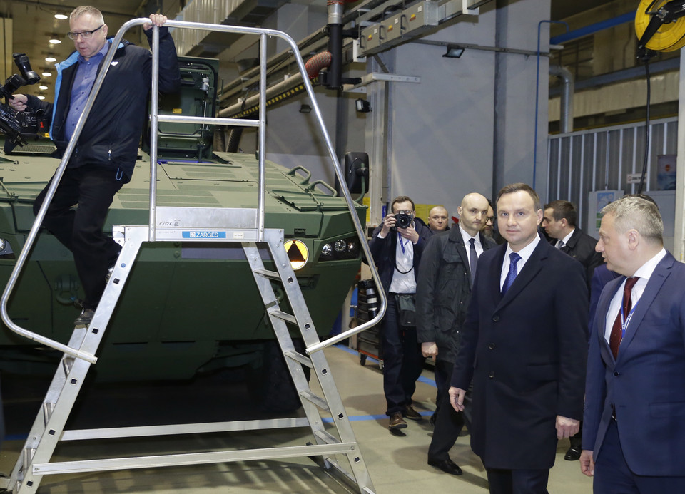 Prezydent odwiedził zakład produkujący Rosomaki