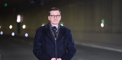 Politycy PiS otwierają tunel w Warszawie. A gdzie jest logo UE?