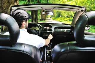 Ubezpieczenie OC: Czy możliwa jest naprawa pojazdu za granicą?