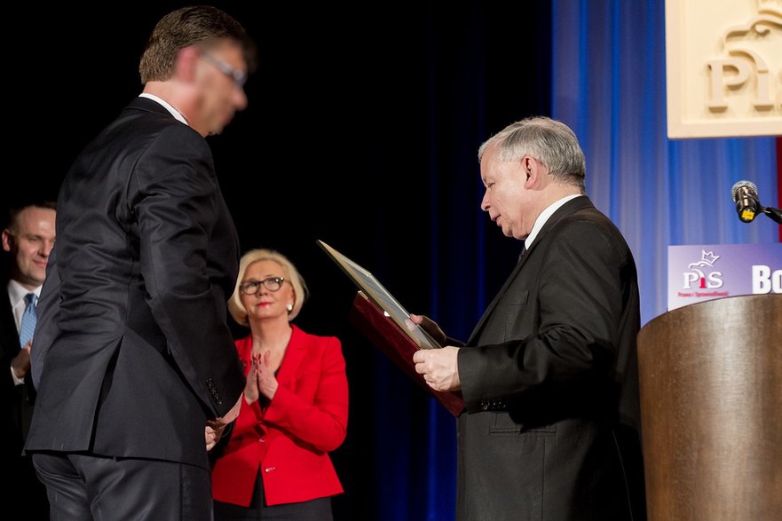 Spotkanie z Jarosławem Kaczyńskim (z prawej) w Bogatyni w 2014 r. Obok prezesa PiS Andrzej G. Z tyłu Dawid Jackiewicz i Marzena Machałek