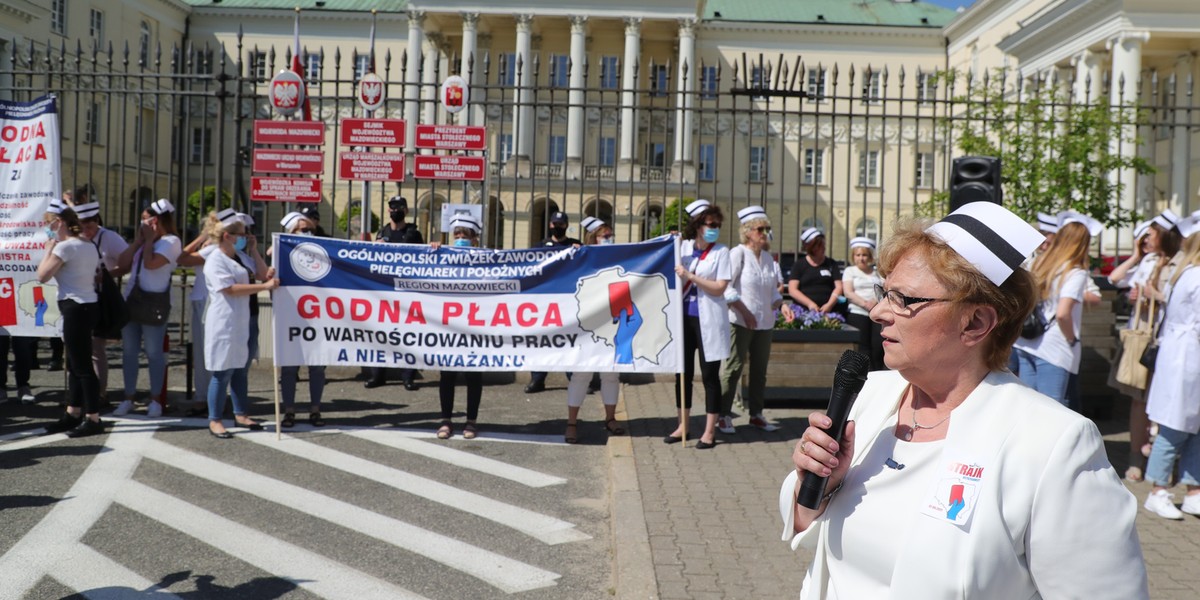 Lekarze, pielęgniarki, aptekarze i fizjoterapeuci zapowiedzieli wielki protest, który odbyć ma się 11 września.