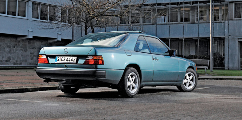 Mercedes 300 CE - skromne coupe