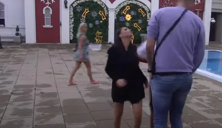 Maja pljuje Janjuša