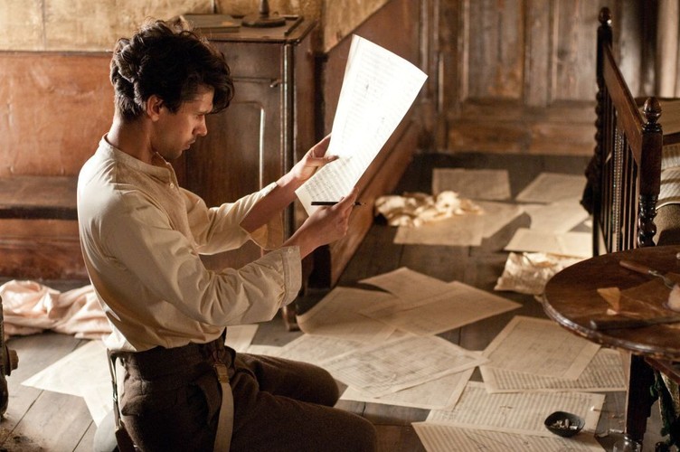 Ben Whishaw w filmie 'Atlas chmur'
