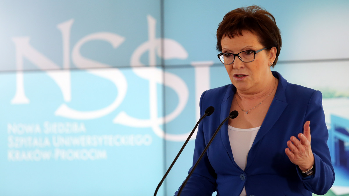 Premier Ewa Kopacz poinformowała, że ewentualną decyzję dotyczącą ministra sprawiedliwości Cezarego Grabarczyka podejmie, gdy prokuratura rozstrzygnie, kto zawinił w sprawie wydania dla niego pozwolenia na broń.