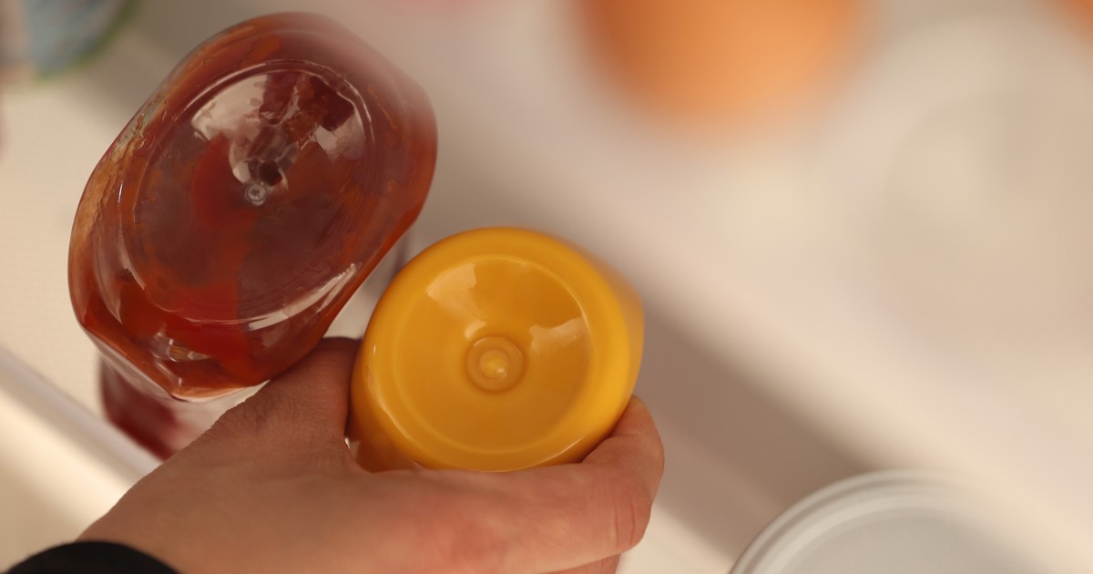 Czy można trzymać ketchup w lodówce? Krótka odpowiedź specjalistki