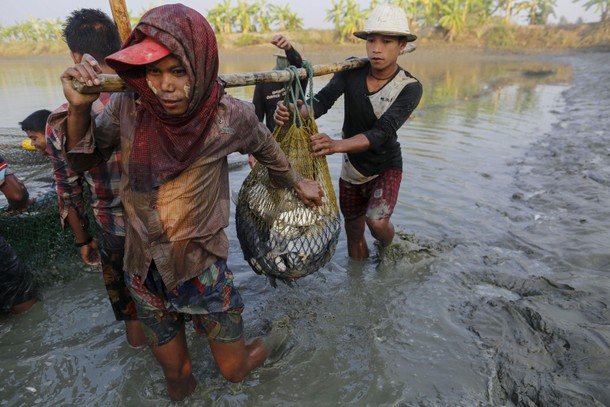 The Wider Image: Children toil in Myanmar