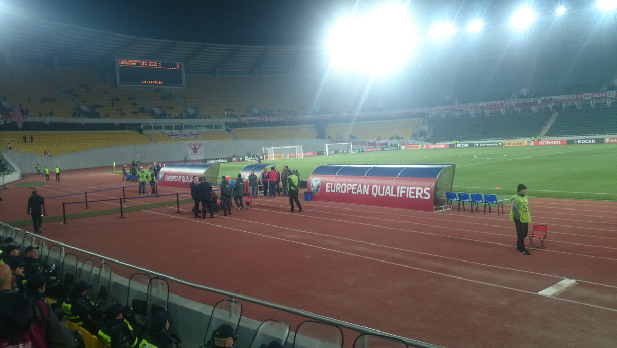 Jeśli o jakichś miejscach można powiedzieć, że Polakom idzie jak po grudzie, jednym z nich na pewno byłby stadion Dinamo Arena w Tbilisi. Biało-Czerwoni zawsze przegrywali tu zarówno z miejscowym Dinamem, jak i z reprezentacją. Czy dziś drużyna Adama Nawałki przełamie tę koszmarną serię?