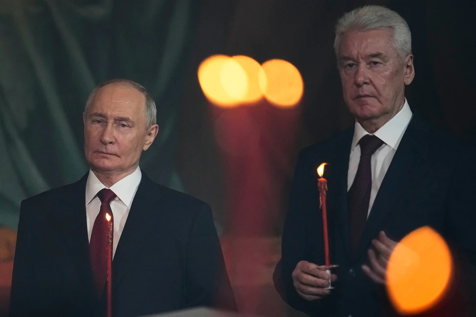Ruski predsednik Vladimir Putin i gradonačelnik Moskve Sergej Sobjanin u Hramu Hrista Spasitelja u Moskvi 11. aprila 