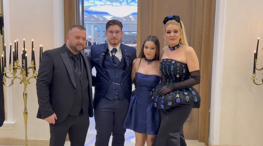 Borko Radivojević sa sinom, ćerkom i ženom