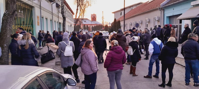 Protest roditelja ispred OŠ "Sečenji Ištvan", Subotica
