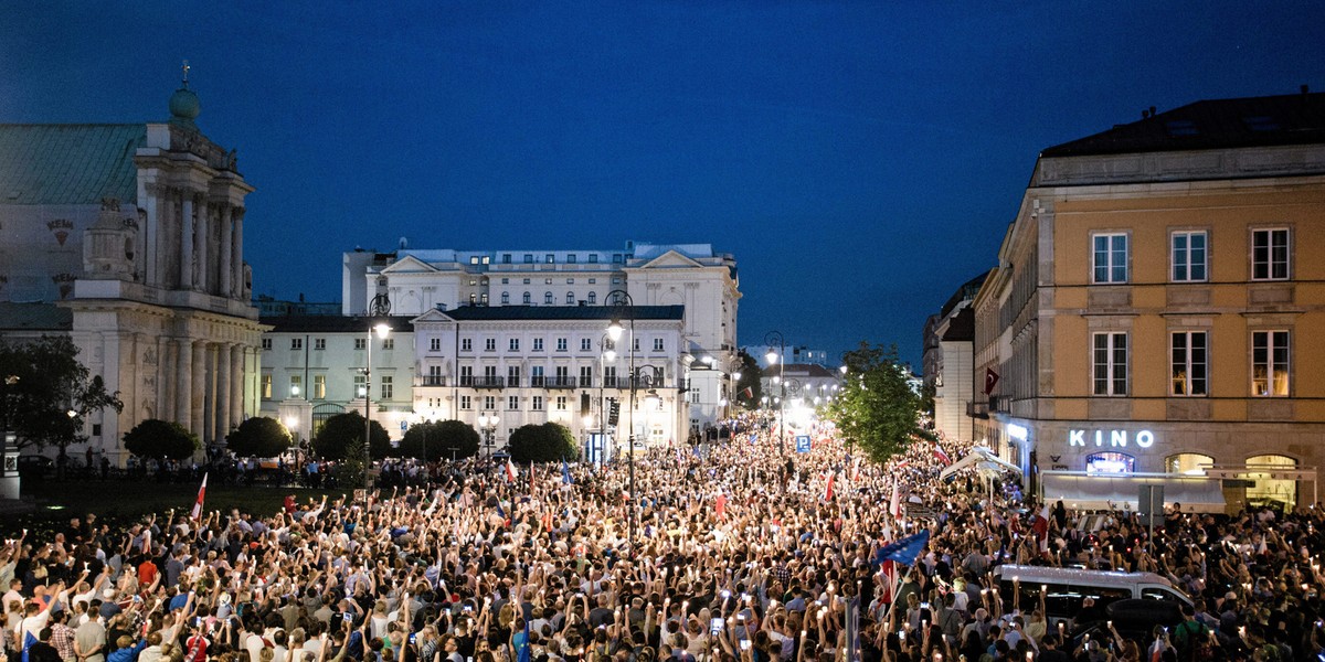 Czwartkowe protesty przed Pałacem Prezydenckim ws. zmian w sądownictwie