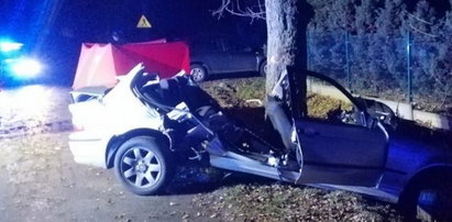 Dramat pod Sieradzem. W wypadku zginął kierowca BMW. Jego pasażerowie trafili do szpitala