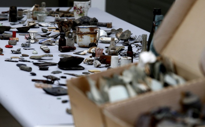 PRZEDMIOTY OFIAR OBOZU KONCENTRACYJNEGO AUSCHWITZ-BIRKENAU ODNALEZIONE