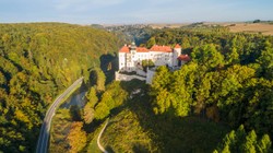 Pożar na Zamku w Pieskowej Skale. Personel wyprowadził turystów