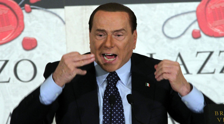 Silvio Berlusconi énekből csillagos ötös / Fotó: Northfoto