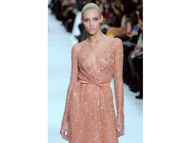 Anja Rubik na pokazie Elie Saab w ramach tygodnia mody haute couture w Paryżu